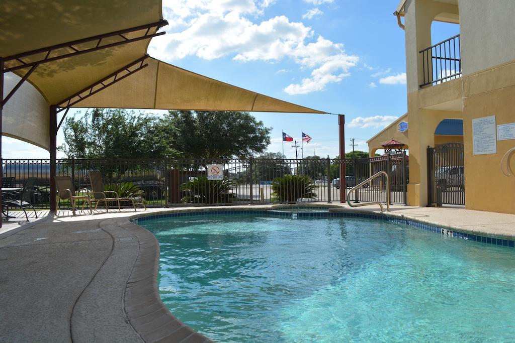 Executive Inn & Suites Cuero Exterior photo