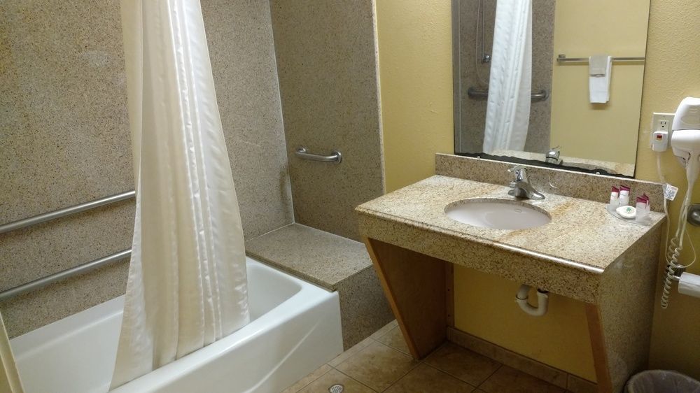 Executive Inn & Suites Cuero Exterior photo